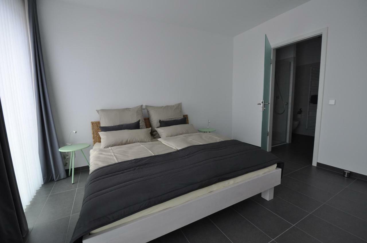 Newport Apartment *